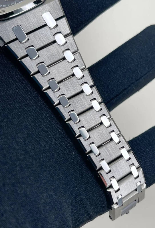 Audemars Piguet Royal Oak Selfwinding Perpetual Calendar Ultra-Thin Platinum and Titanium Men's Watch - Image 5