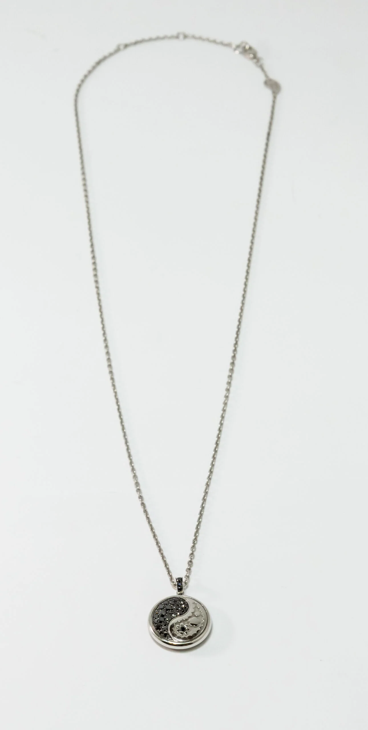 Carrera Y Carrera Aqua Reversible 18K White Gold & Diamonds Pendant - Image 3