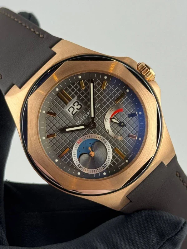 Girard Perregaux Laureato Evo3 Large Date Moon Phases Power Reserve 18K Rose Gold Men's Watch - Image 7