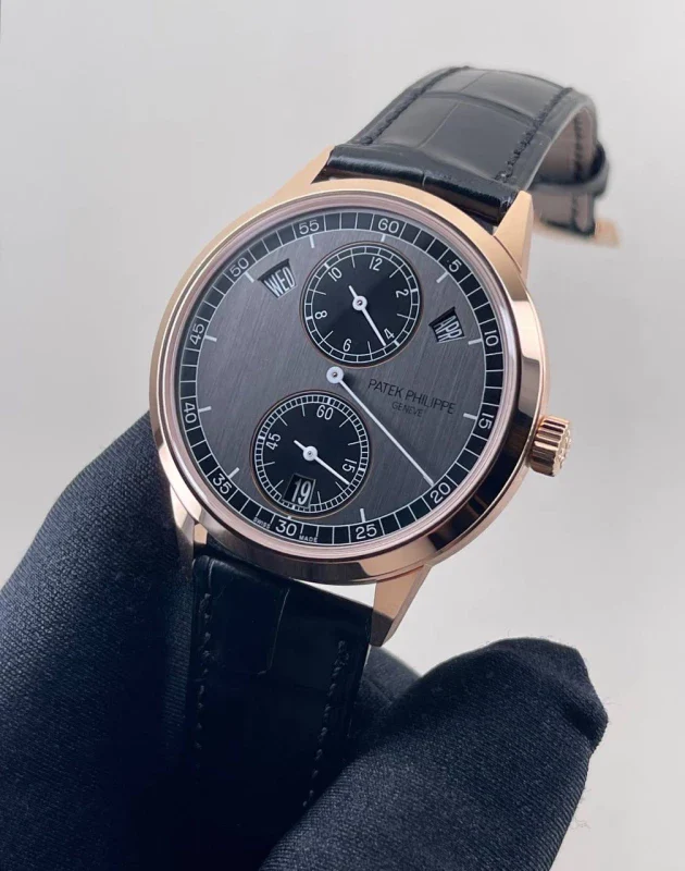 Patek Philippe Annual Calendar, Regulator Style Display 18K Rose Gold Men's Watch - Image 3