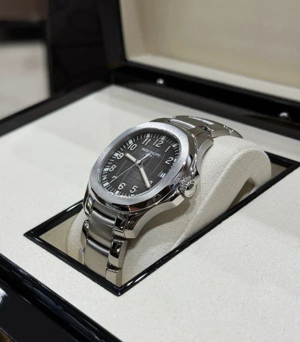 Patek Philippe Aquanaut Stainless steel Men's Watch - Image 3