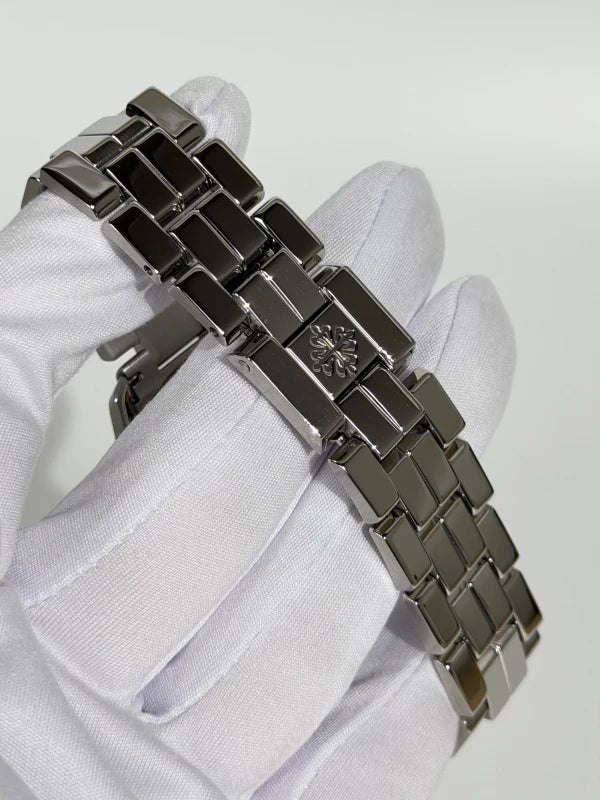 Patek Philippe Aquanaut Stainless steel Unisex Watch - Image 4