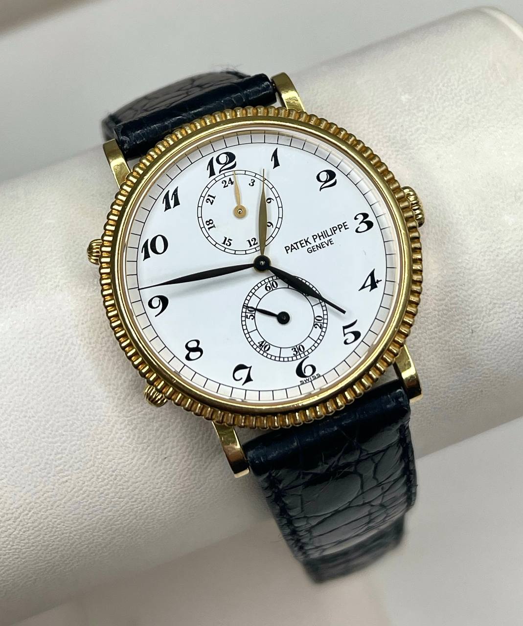 Patek Philippe Calatrava Travel Time 34 mm 18K Yellow Gold Men’s Watch - Image 4