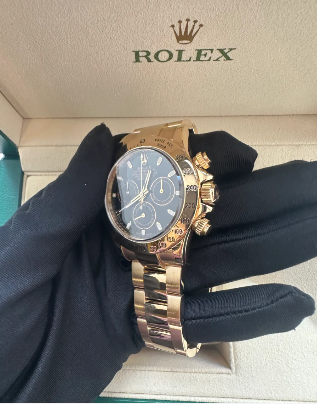 Rolex Daytona Cosmograph 18K Yellow Gold Men's Watch - Image 4