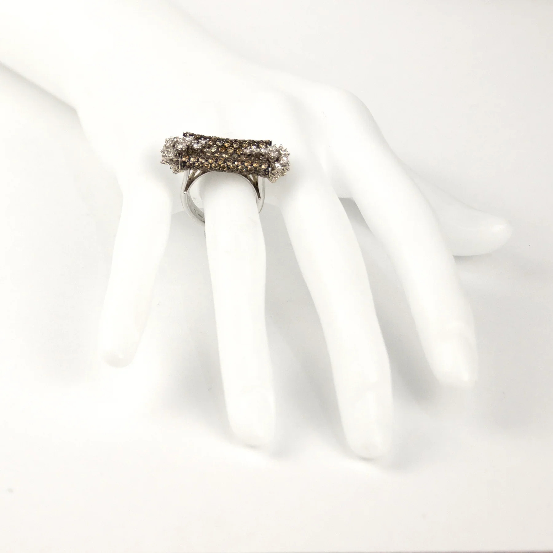 Stefan Hafner 18K White Gold Diamond Lady's Ring - Image 4