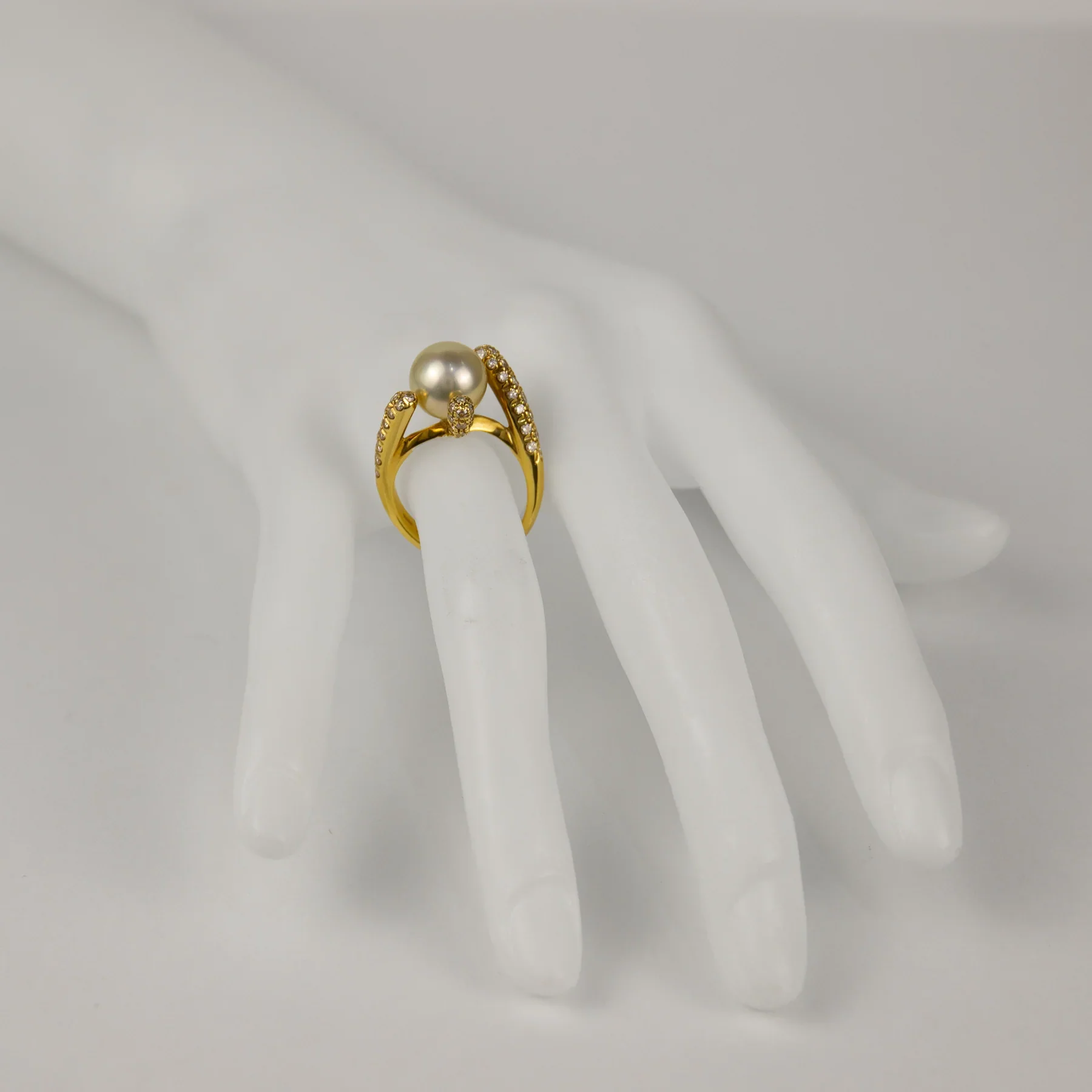 Stefan Hafner 18K Yellow Gold Diamond & Pearl Lady's Ring - Image 4